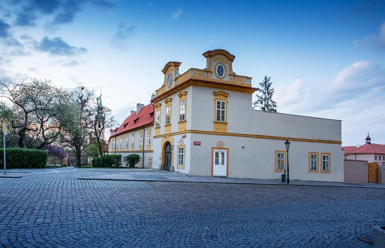 Loreta Hotel Praga 3*,