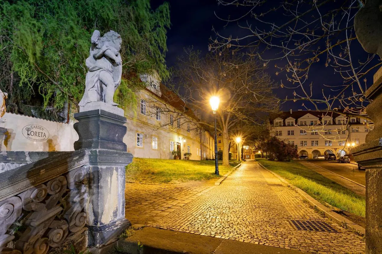 ***  Loreta Hotel Prag Çek Cumhuriyeti