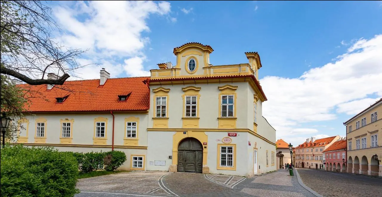 Loreta Hotel Prag 3*,